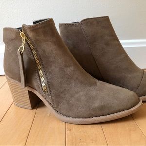 Charlotte Russe Shoes - Charolette Russe Size 8 Brown Ankle Boots Charlotte Russe Shoes - Charolette Russe Size 8 Brown Ankle Boots